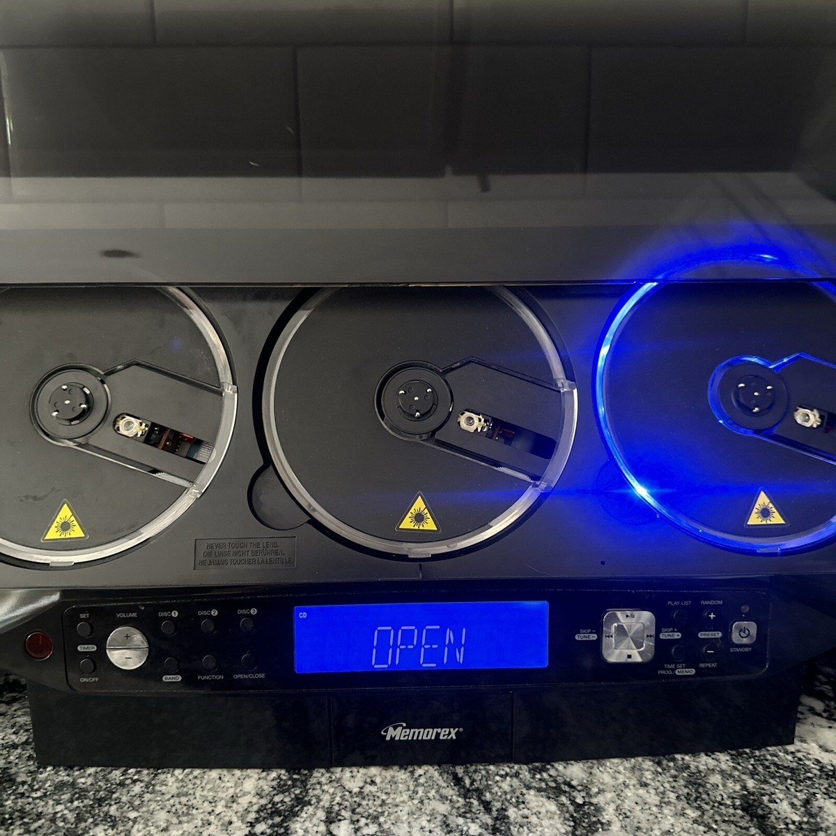 Memorex MX4143 3 CD Changer Digital AM/FM Radio Stereo (Disc 3 Isn