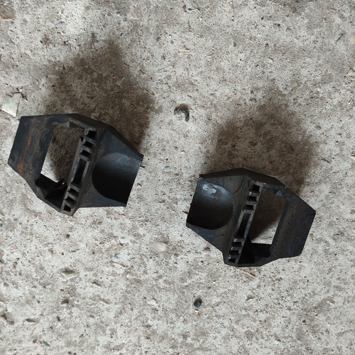 OEM 1999-2006 BMW E46 M3 & 3-SERIES E85 Z4 RADIATOR LOWER BRACKET PAIR 1436264