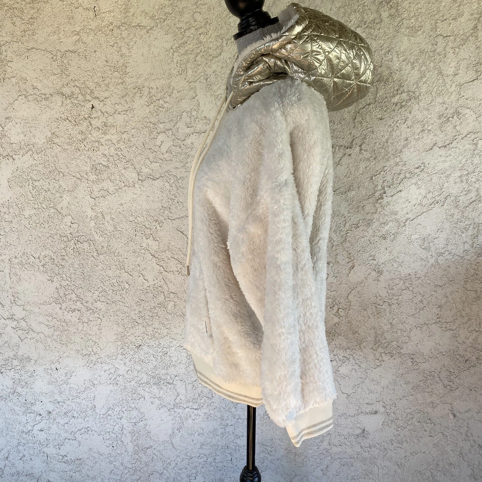 OFF WHITE MAGLIONE CON CAPPUCCIO UGG LOYRA SHERPA PULL OVER CREMA ORO METALLIZZATO TAGLIA S DONNA PICCOLA