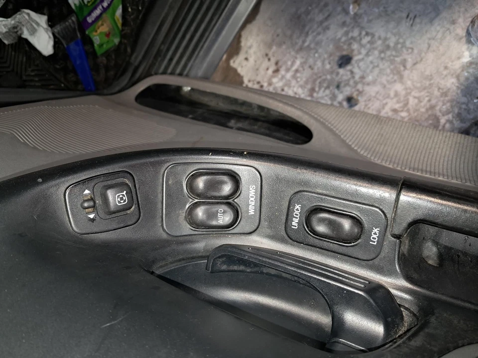 Used Front Left Door Interior Trim Panel fits: 2005 Ford Ranger Grade A Foto 2 de 4