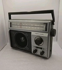 Vintage Radio Shack Realistic 12-625 Portable AM/FM. AC/DC Radio *Needs Antenna 