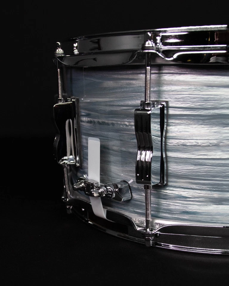 Ludwig 6.5" x 14" Classic Maple Snare Drum, Vintage Blue Oyster - Image 4 of 4