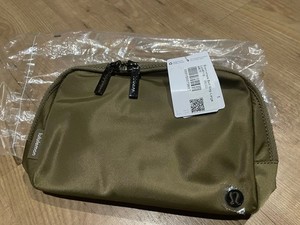 java lululemon bag *lemon bunny Curated Bundle: Align Short & Everywhere Belt B NWT Lululemon Everywhere Belt Bag