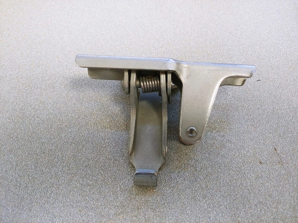 USED ORIGINAL PORSCHE 914 914-6 HOOD UPPER LATCH ASSEMBLY NLA 1970-76 #4 - Imagem 3 de 4