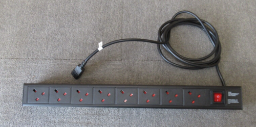 8 UK Ausgang Ein/Aus Schalter horizontale Powerstrip PDU 2,5 M 1U C14 Stecker - Bild 1 von 6