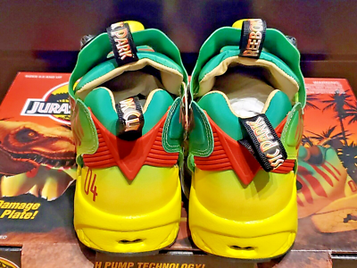 ROCKSON イエロー　チキータレプリカ　バックトゥザ・フューチャー Amazon.com | Reebok Men's Hurrikaze X Looney Tunes Ii Low