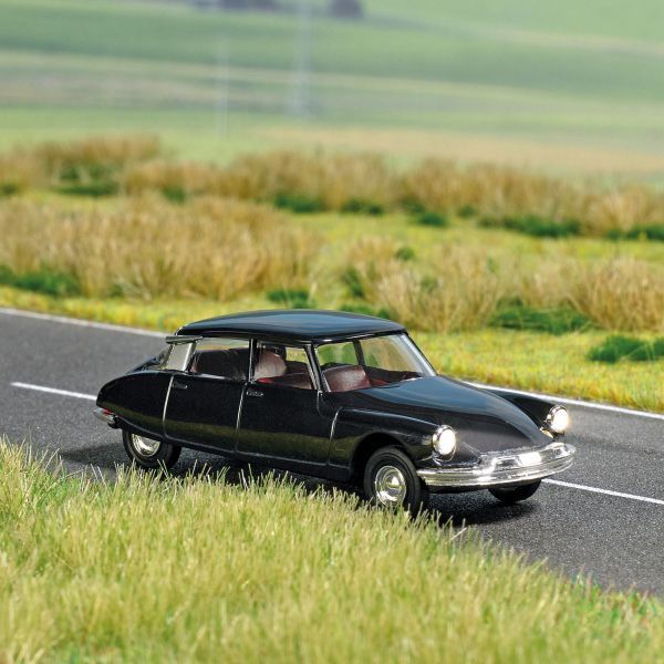 Miniature Citroen DS19 Busch 5665 haute précision échelle HO avec éclairage