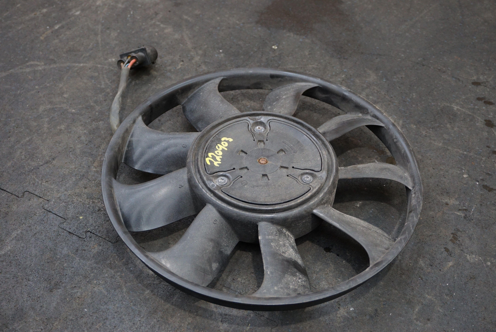 Electronic Engine Radiator Cooling Fan Blade w/Motor 8W0959455 Bentley Bentayga