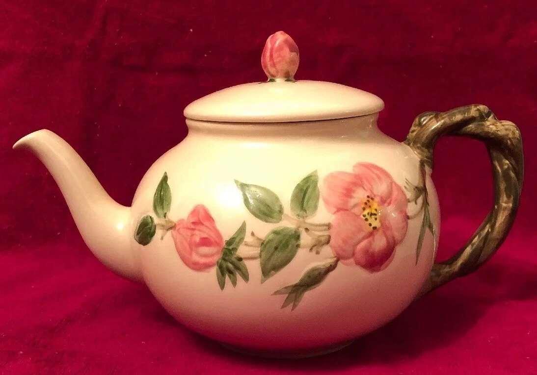 Desert top rose teapot
