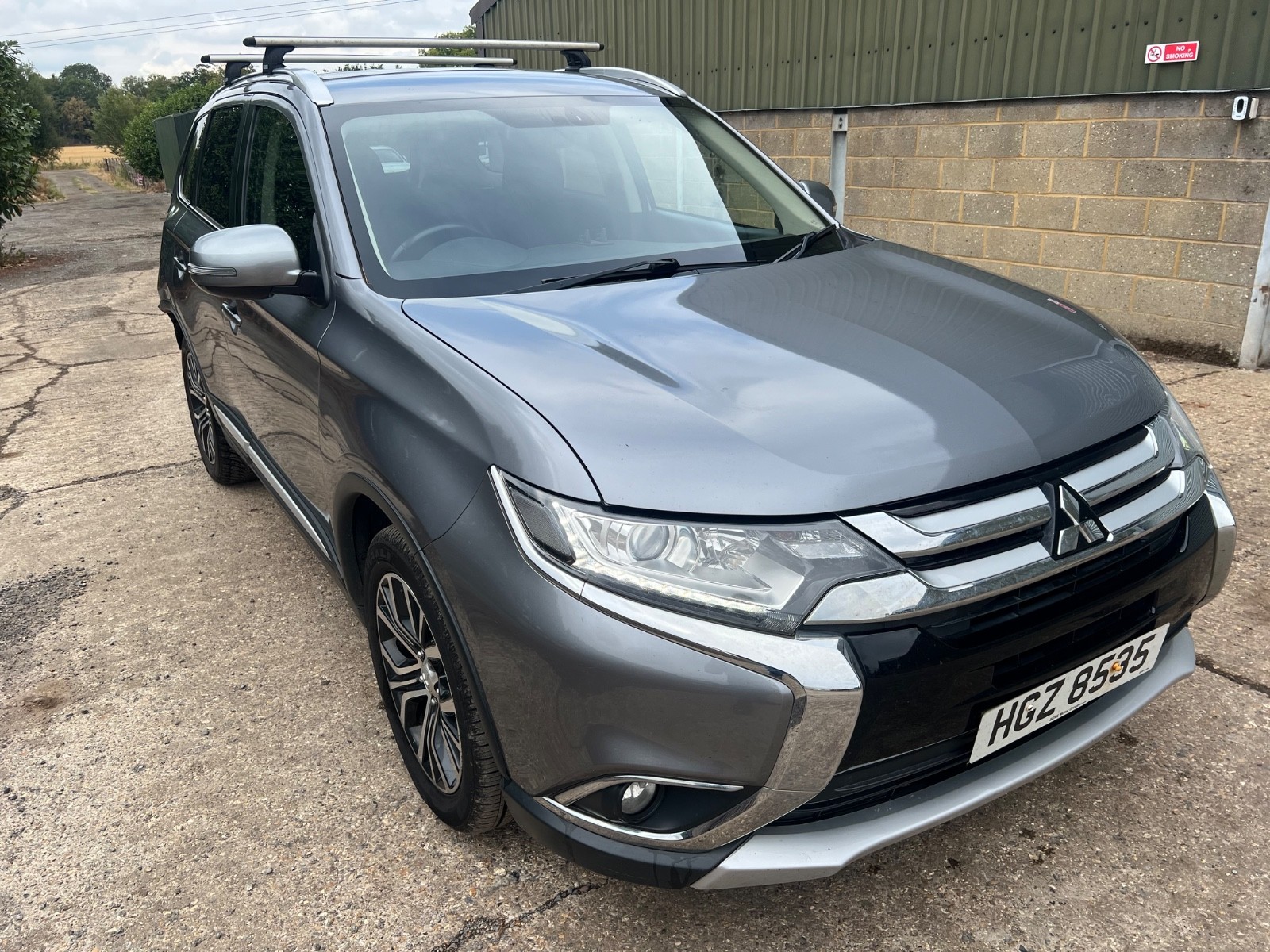 2017 Mitsubishi Outlander, photograph 3