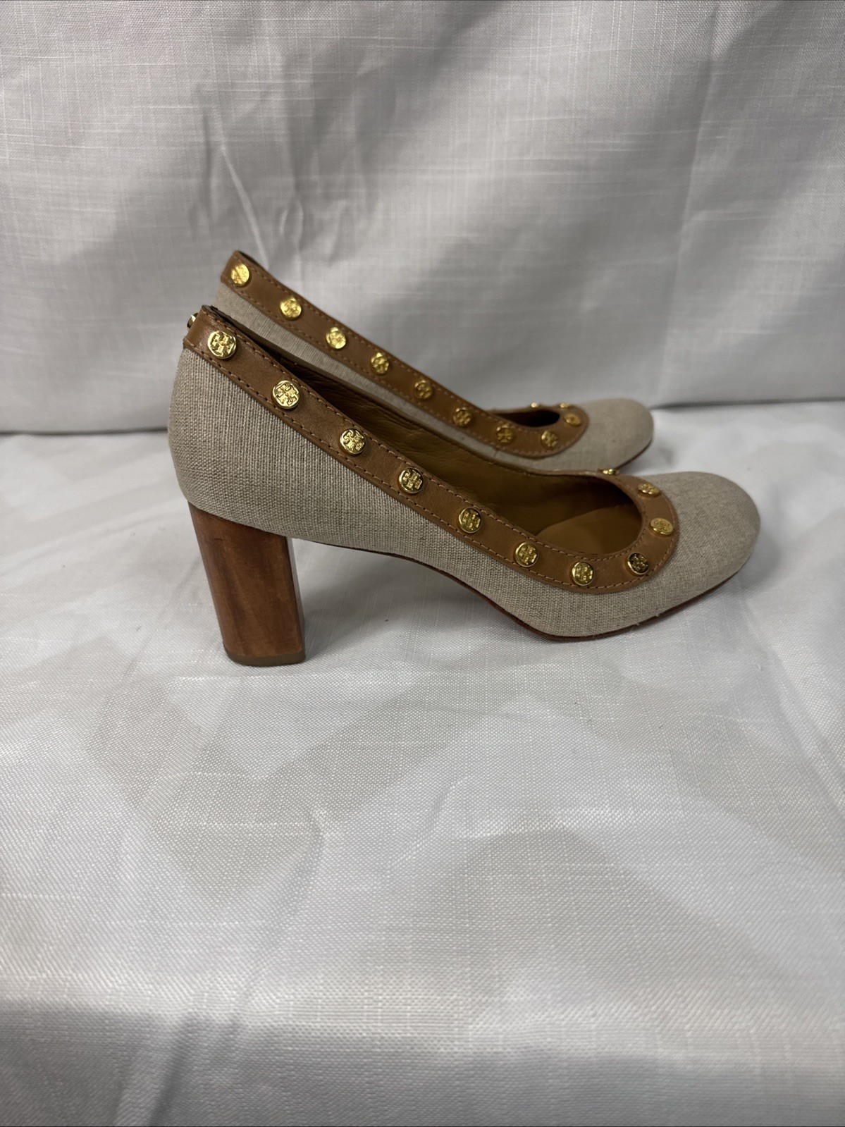 Tory Burch Pumps Heels Shoe Tan With Gold Studded Logo Sz 7 thumbnail 10