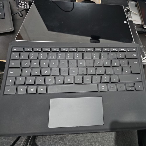 Surface Pro 3 Intel Core i5 processor 128gb/4gb Ram, Windows 11pro - Picture 2 of 3
