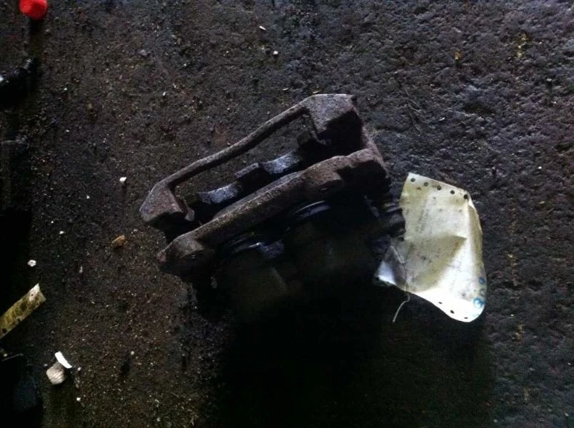 98 99 00 CROWN VICTORIA DRIVER PINZA DELANTERA IZQUIERDA Foto 4 de 4