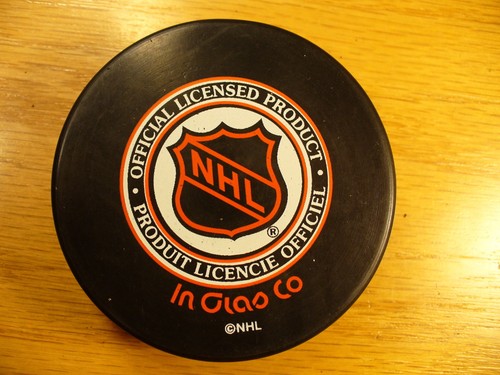 NHL Nashville Predators 90's Basic Series Souvenir Hockey Puck Collect Pucks - Picture 2 of 2