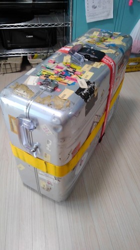Rare Vintage Zero Halliburton Suitcase - Clear Handle, Red Badge, 4-Wheel