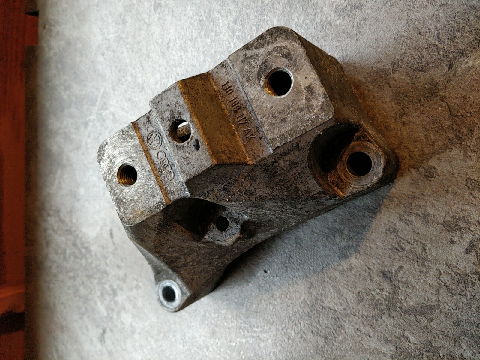 VW Golf Gearbox Mount Mk4 9804 6 Speed Top Box Mounting Point