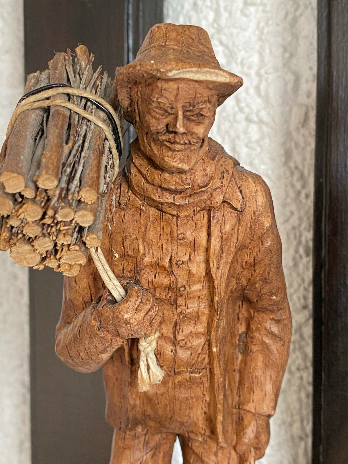 Schüttelmann Holzfigur - Wackelnder Auto-Dekor Mit Klebepunkten