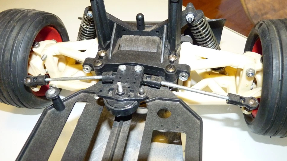 Vintage And Rare MANTUA MODEL JUNIOR 4X2 1/8 Chassis - Image 3 of 4