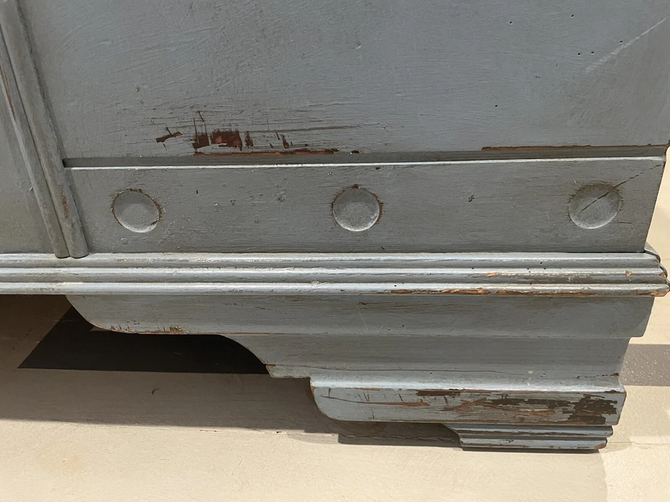 Caswell Runyan Cedar Chest, Painted Distressed Blue Gray, Great Used Condition - Image 3 of 4