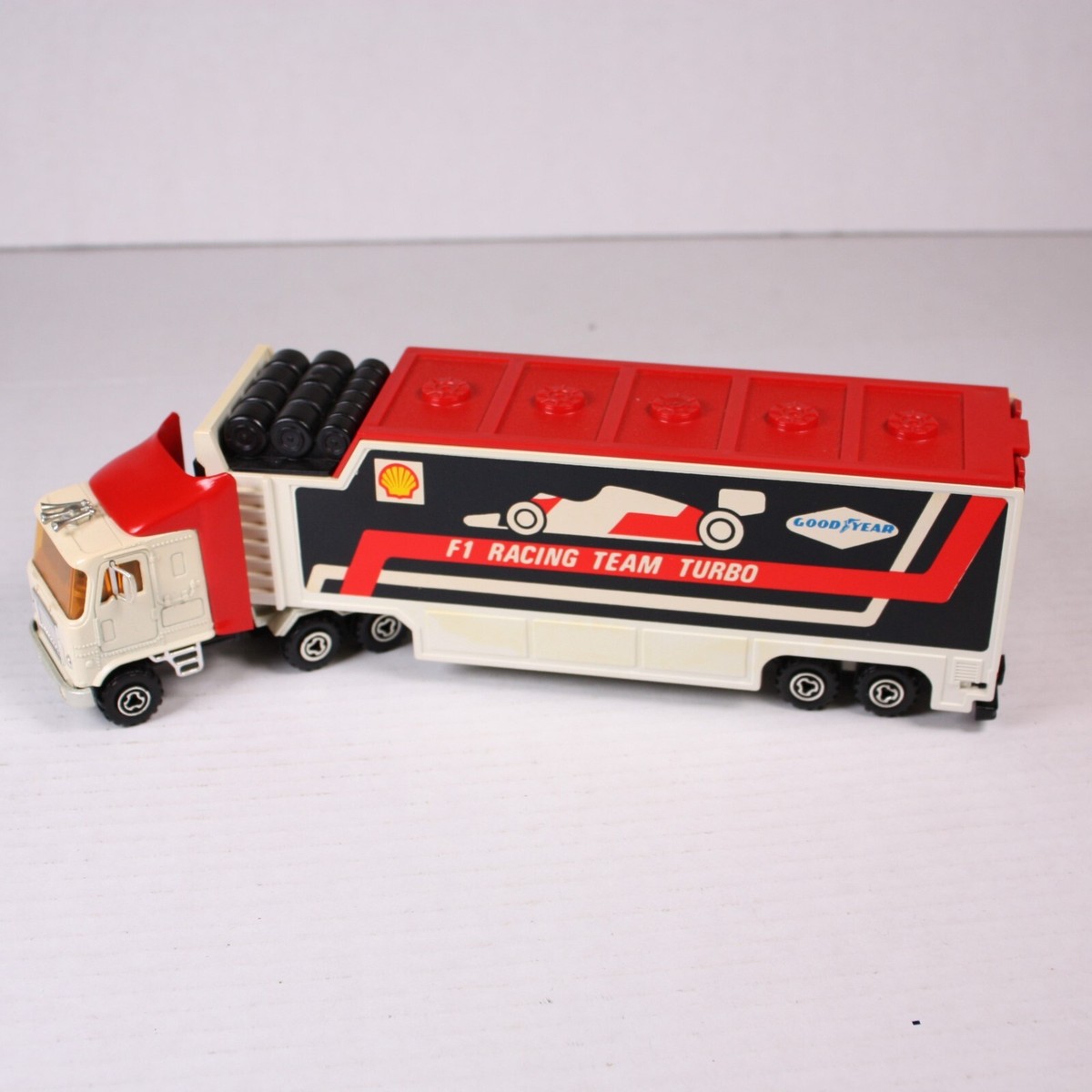Majorette F1 Racing Team Super Movers Truck w/ Racing Car 1:60