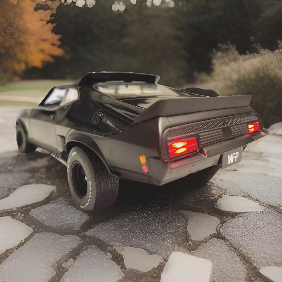 MFP “Mad Max” Black Ford Falcon XB Police Interceptor Ut WORKING LED LIGHT 1/18 - Image 4 of 4