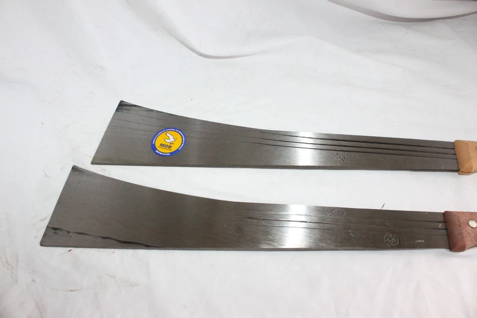 Hecho en Colombia Machete de Caña de Azúcar Acero Británico Full Tang Invermec Gran Bretaña Foto 2 de 4