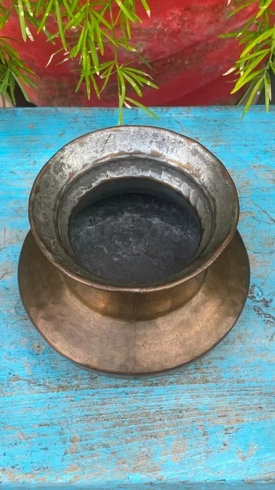 Antique Old Hand Forged Indian Bronze Made Water Pot Beautiful Barmeri ShapedAnt - Image 4 of 4