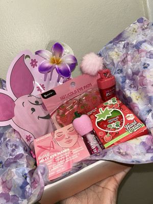 Disney Wild Berry Bath Gift Basket Set with Skincare & Accessories