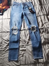 Levis Sculpt 721 High Rise Skinny Jeans W28 Med Wash Denim  Distressed NWT 