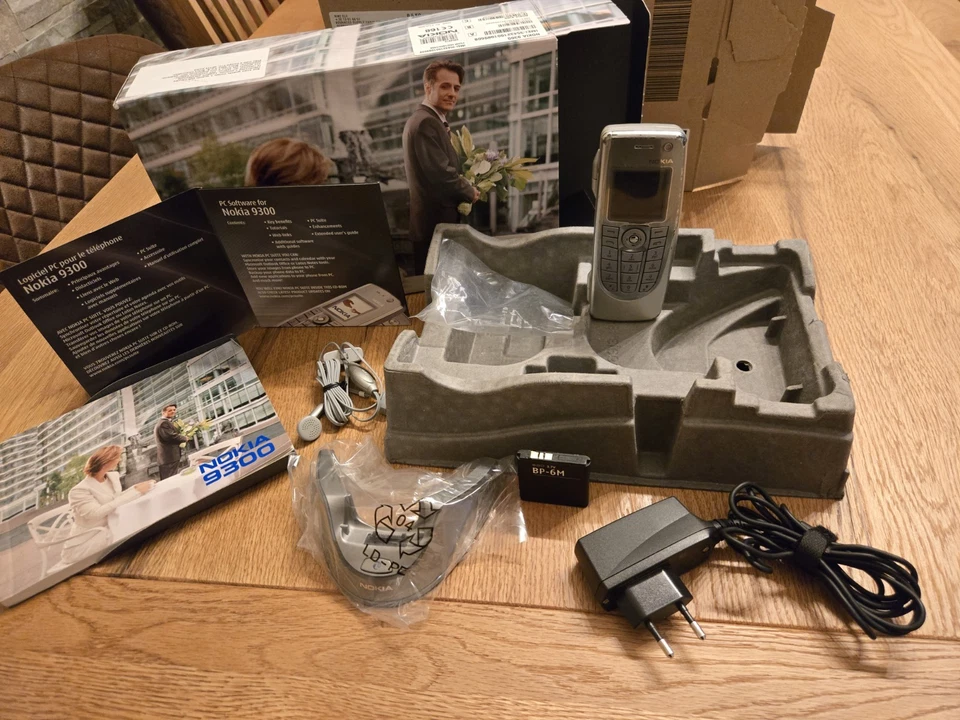 NOKIA 9300 COMUNICATOR  - Immagine 3 di 4