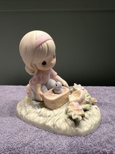 Precious Moments Collectors Club 2007  It Only Takes A Moment To Show You Care  