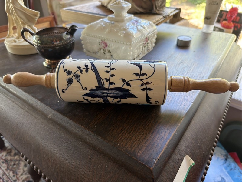 Vintage Blue Onion Pattern Porcelain Rolling Pin Wood Handles Zwiebelmuster