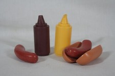RARE VINTAGE PRETEND PLAY PLASTIC 5 PCS HOT DOGS  BUN BARBEQUE SAUCE  MUSTARD