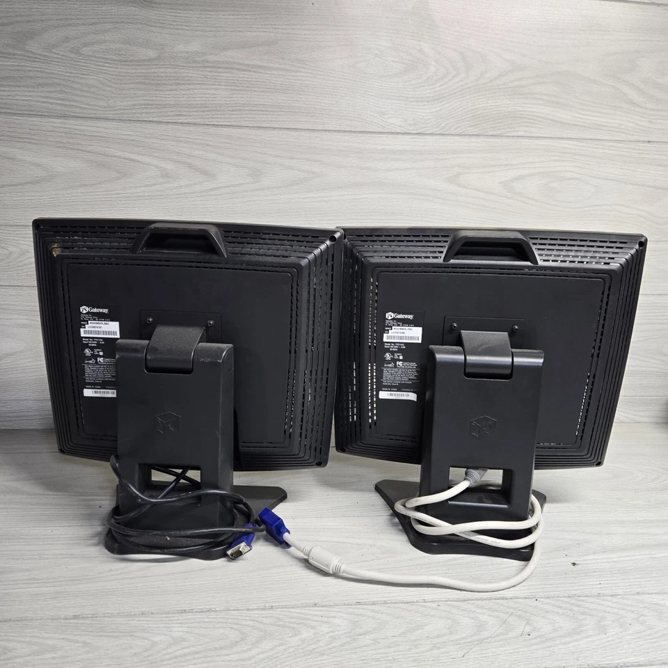 *TWO* Gateway - FPD1530 - 15" - LCD Gray Black Computer Screen Monitor w/Stand - Image 3 of 4