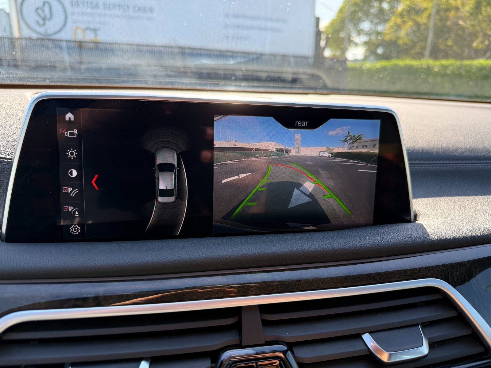 BMW 750LI XDRIVE - Image 18