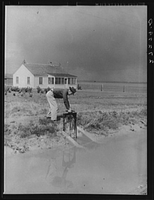 Fairfield Bench Farms Montana 1939 Irrigation Ditch Gate Opening Farm Worker