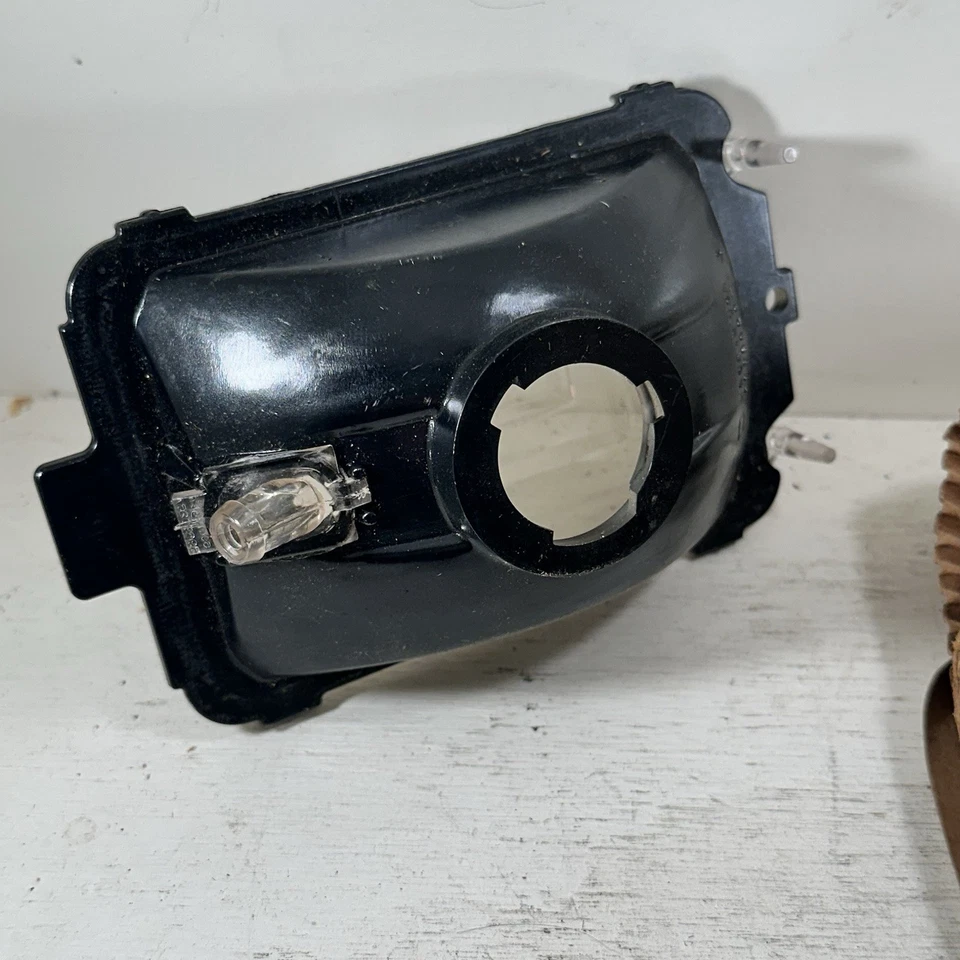 Nuevo OEM GM 5968023 1977-79 CADILLAC FLEETWOOD LUZ MARCADORA DELANTERA OEM 5968179 Foto 4 de 4