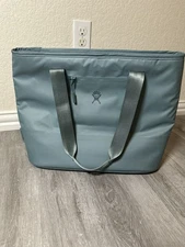 Hydro Flask Aventon Tote 20L Insulated in Baltic