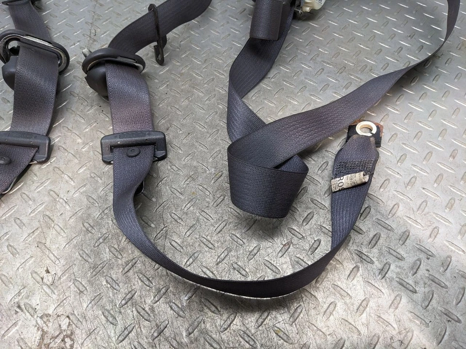 Chevy Camaro SS 2010 cinturones de seguridad delanteros diestro y derecho cinturones de seguridad retractores OEM 11778 Foto 2 de 4