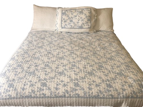 Full/Queen 4 Piece Cotton Reversible Quilt Set with Three Pillow Shams - Picture 6 of 8