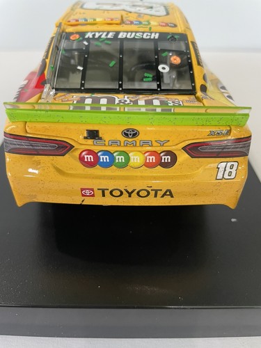 #18 Kyle Busch M&M’s Homestead Win 2019 Camry - Picture 5 of 6