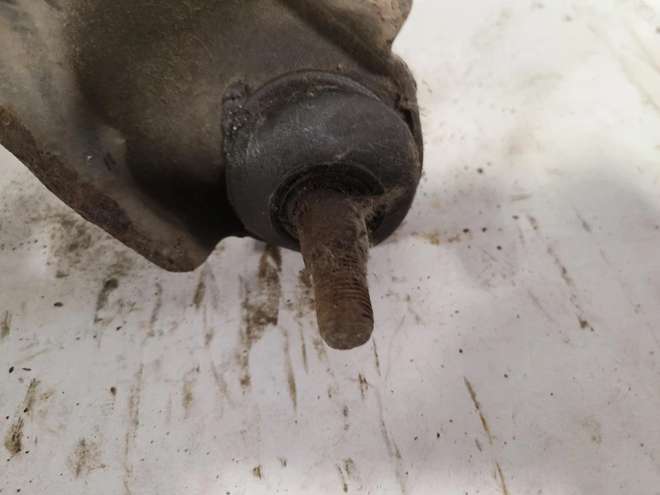 Brazo de control inferior delantero derecho usado delantero se adapta a: Hyundai Elantra 2005 delantero Foto 2 de 4