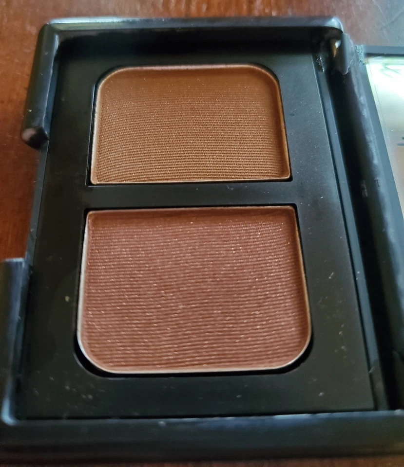 NARS NUEVO 'Surabaya' Sombra de Ojos Dúo .14oz/4g 'Azúcar Morena/Castaña' Foto 2 de 4