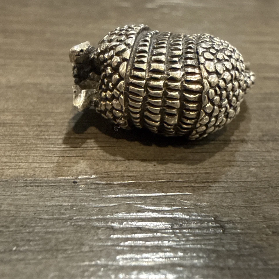 James Avery Rare Retired Armadillo 925 Sterling Silver Ring . Sz 4.5 - Image 4 of 4