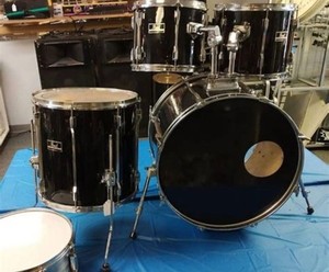 Pearl Export Series 5 pc acoustic drum set with hardware pack in Jet Black