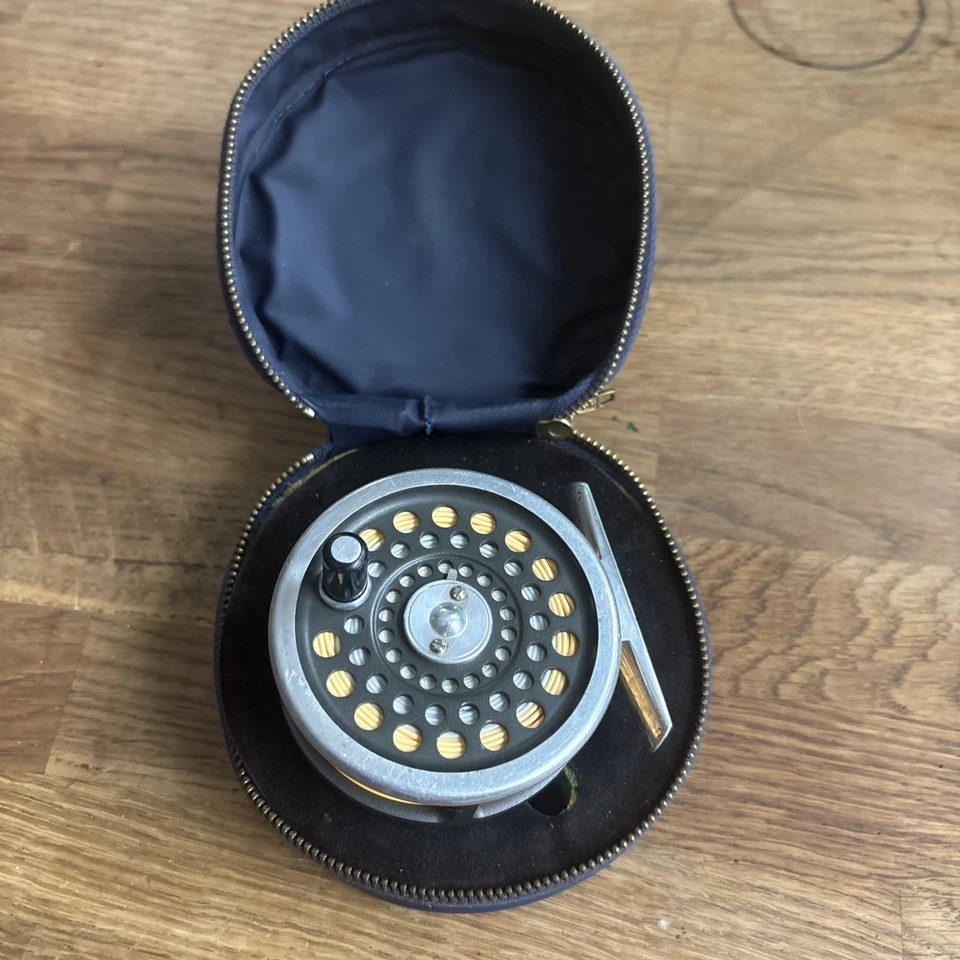 Carrete de 4 moscas Hardy Bros. Marquis, diámetro 2-3/4", para línea 3wt o 4wt Foto 2 de 4