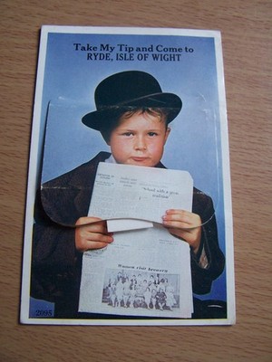 Ryde Isle of Wight Vintage Auszug Postkarte Junge trägt Bowler Hut Zeitung