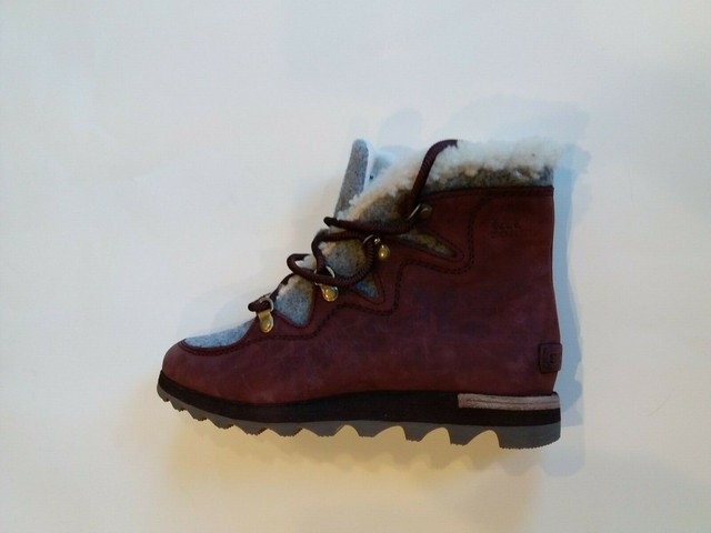 sorel holiday boot