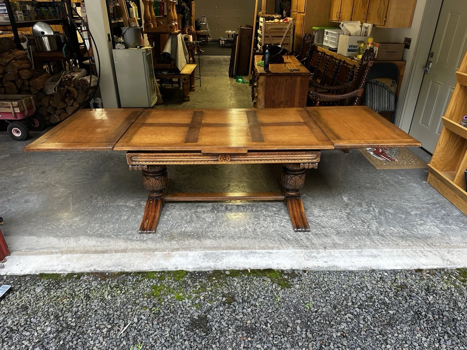 Antigua mesa de comedor europea tallada a mano - Rara Foto 2 de 4