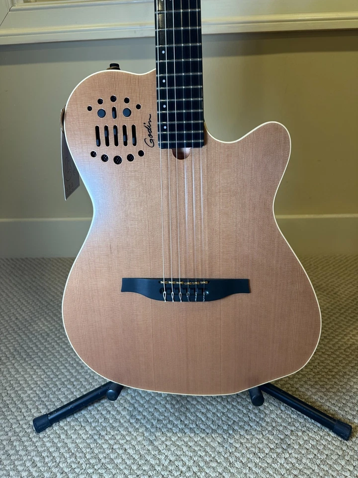 Guitarra eléctrica acústica natural Godin ACS-SA delgada de nailon con tapa de cedro Foto 4 de 4